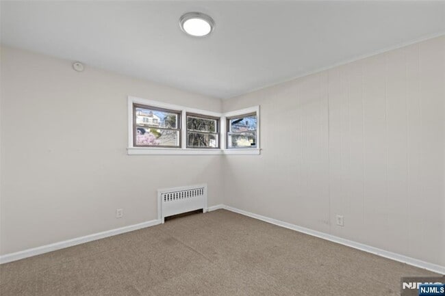 Building Photo - 154 Ames St