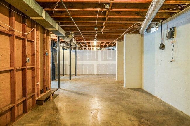 Building Photo - 2079 Street De Ville