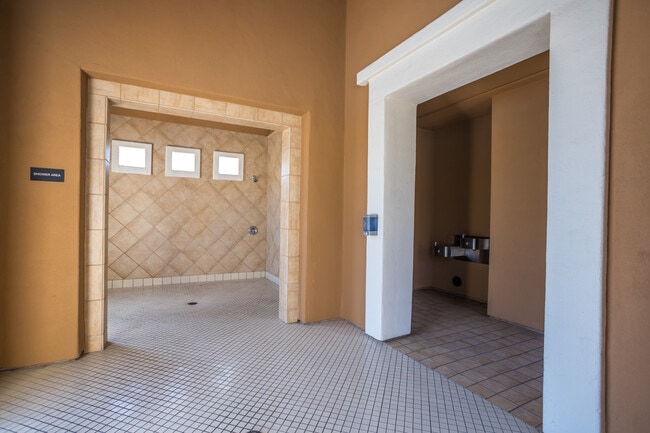 Building Photo - 2802 Bellezza Dr