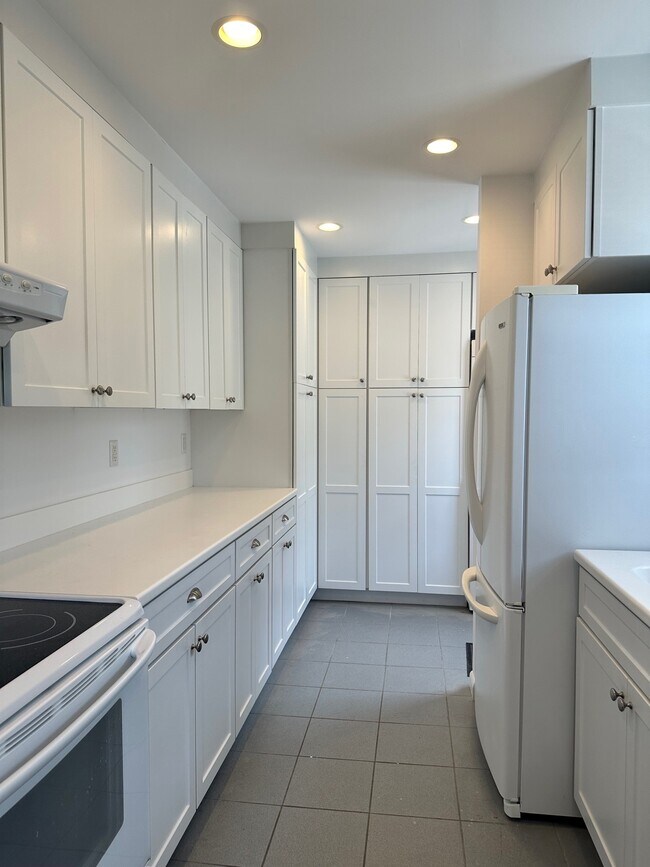 Building Photo - 3002 Ventnor Ave