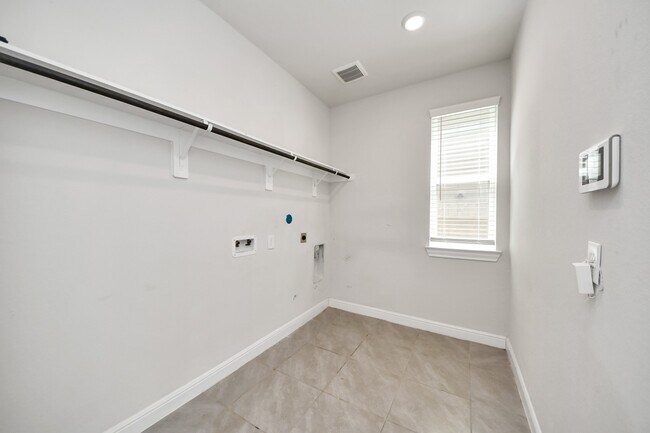 Building Photo - 4422 Sandhill Terrace Ln