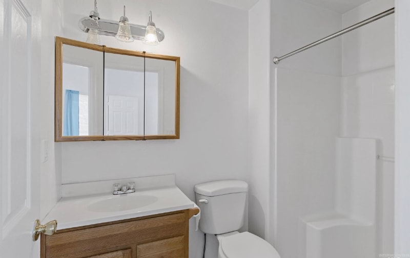 Building Photo - 570 N 8th E