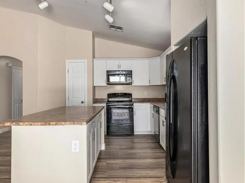 Building Photo - 7369 W Magdalena Ln