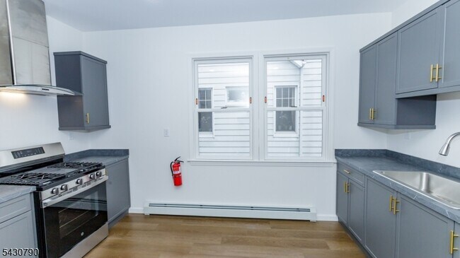 Building Photo - 182 Ellery Ave