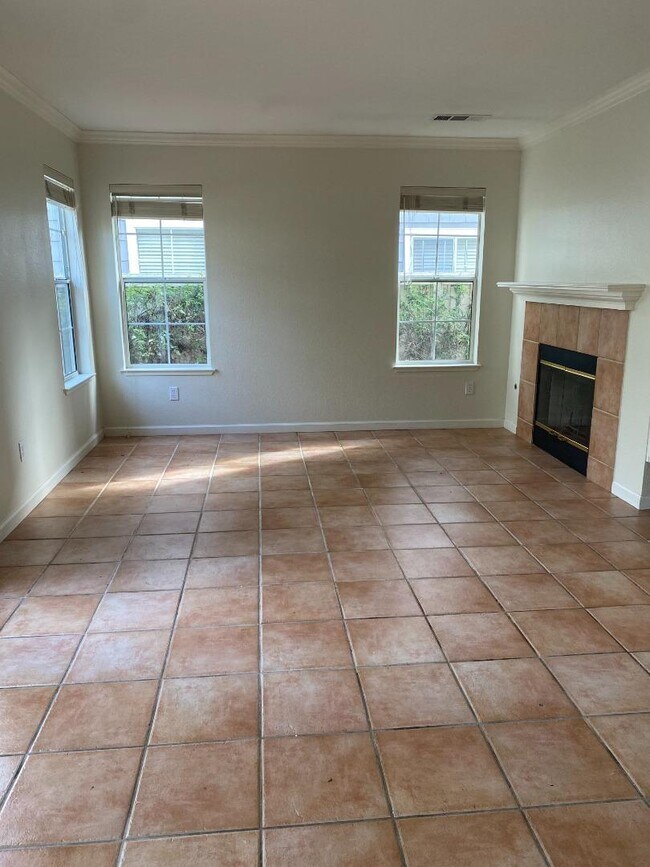 Building Photo - 323 Montserrat Dr