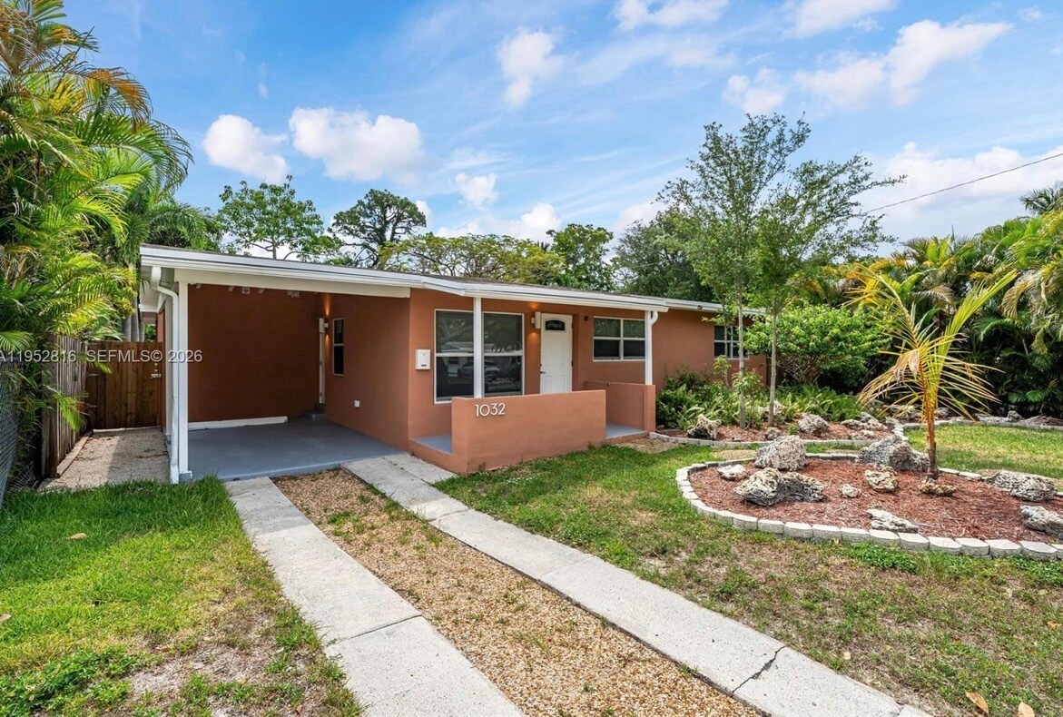 Building Photo - 1032 SW 22nd Ter