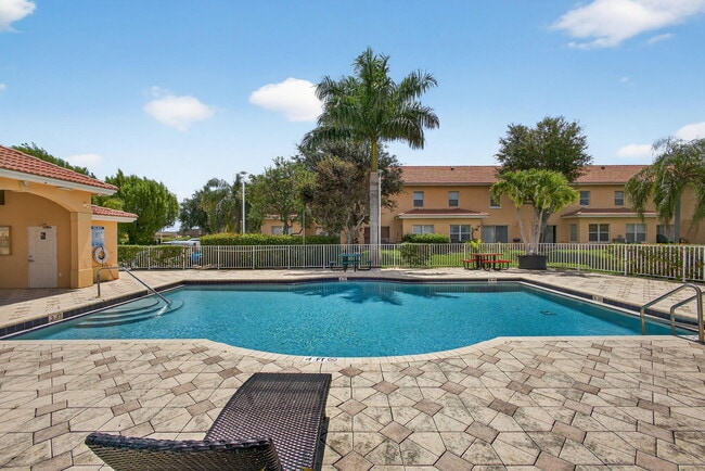 Building Photo - 513 Talia Cir