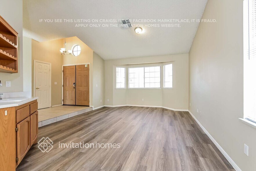 Building Photo - 3640 N Glen Ridge Way