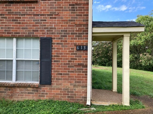 Building Photo - 2 story end unit condo - 1 month free