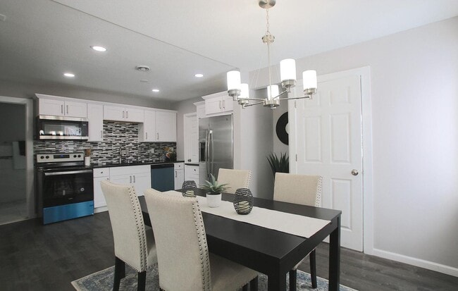 Building Photo - 220 E 27th St