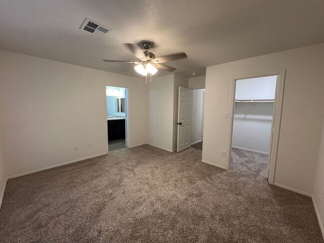 Building Photo - NEWER 4 BEDROOM HOME!