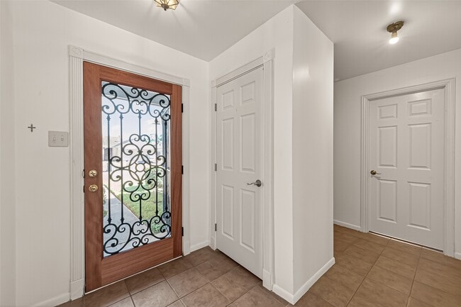 Building Photo - 2510 Old Fort Rd