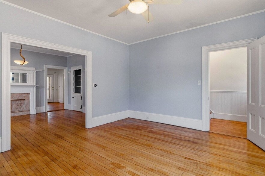 Building Photo - 514 Middle, 1