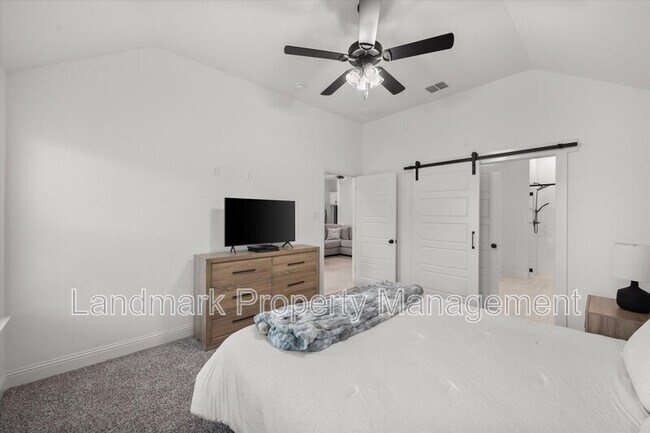 Building Photo - 816 Tesslynn Ave