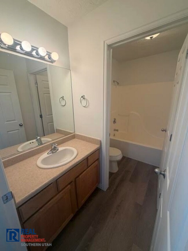 Building Photo - 790 N 2720 E