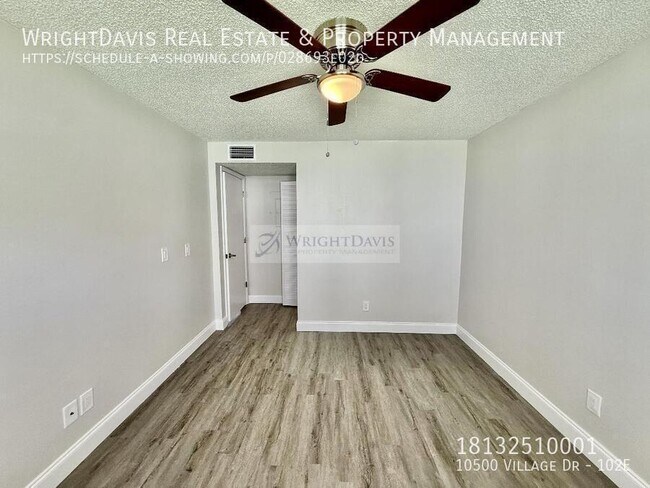 Building Photo - 10500 Village Dr