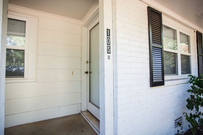 Building Photo - 105 Woody Dr