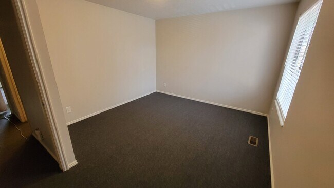 Building Photo - 704 S Orch Dr