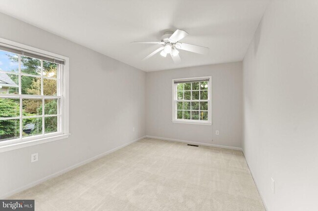 Building Photo - 2660 Oakton Glen Dr