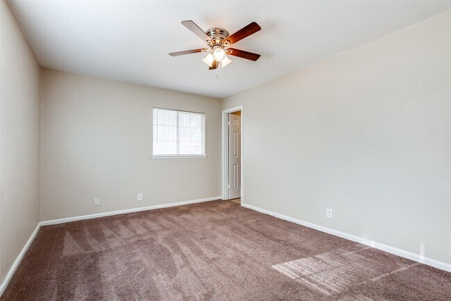Building Photo - 811 Brentwood Ln