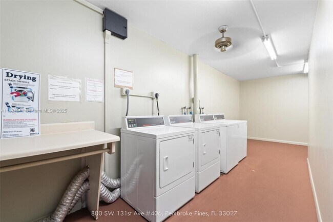 Building Photo - 800 SW 131st Ave