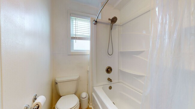 Building Photo - 108 Hawkins Creek Ln