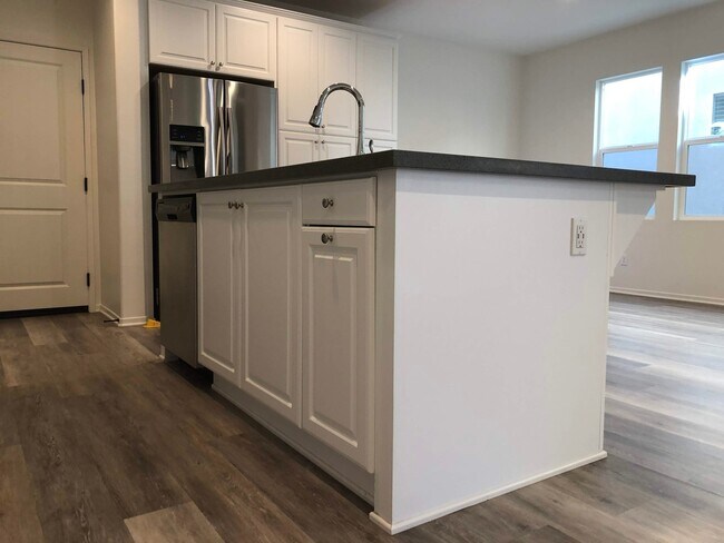 Building Photo - Beautiful 4 Bed 3 Bath Home In Harmony Gro...