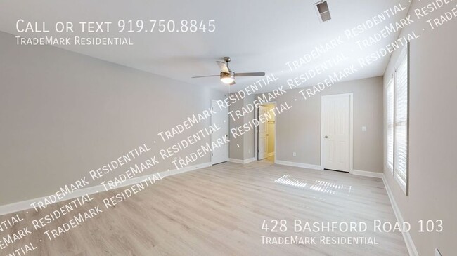 Building Photo - Modern, Renovated 4 bedroom Townhome