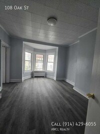 Building Photo - 108 Oak St
