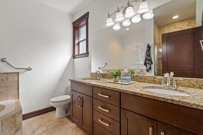 primary bathroom - 3309 Stonecrop Way