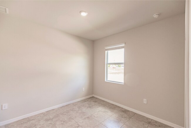 Building Photo - 3603 NE 12th Ct
