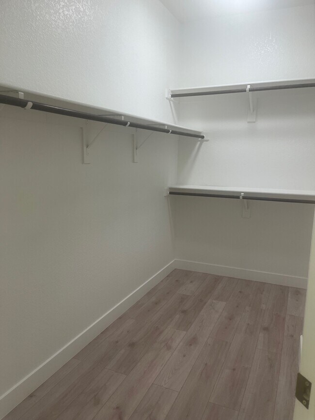 Master Closet - 8772 Bridgeport Bay Ave