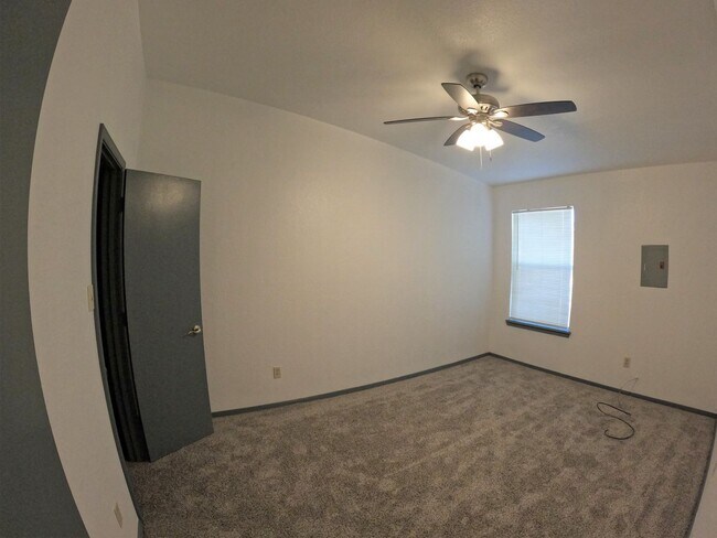 Building Photo - 2717 Fairway Dr