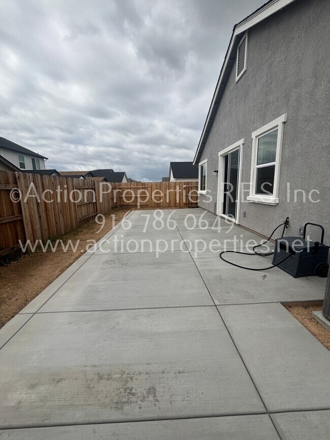 Building Photo - Action Properties Offering Roseville Solar: Inspiration Village Community Gated: 3 Bedroom 3 Bath...