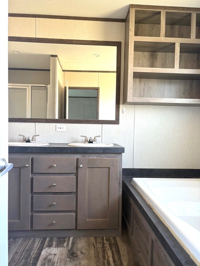 Building Photo - 150 Private Road 1610