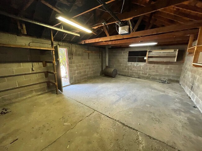Building Photo - Spacious 4 Bed, 2 Bath Home with 2-Car Garage in Magna