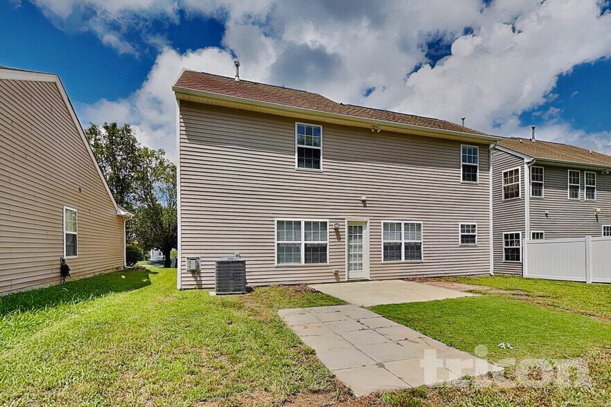 Building Photo - 1129 Hawick Dr