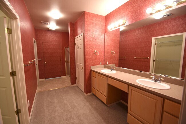 Building Photo - 2Bd/2.5Ba Issaquah Condo