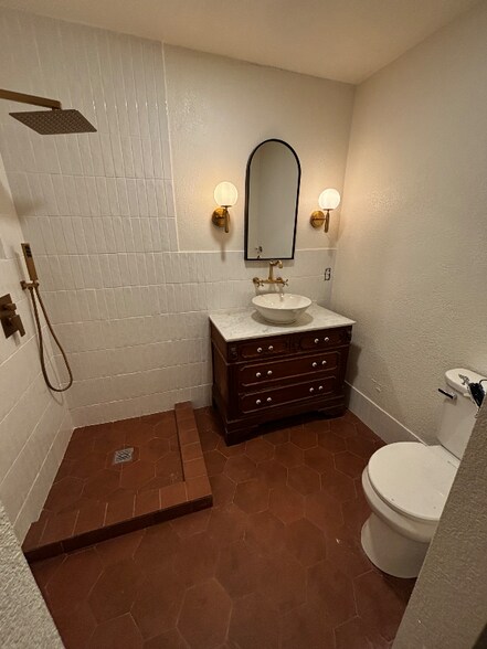 Building Photo - 9032 Howell Ln