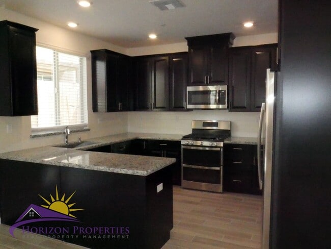 Building Photo - Modern Two-story 3 Bed 2.5 Bath 1,638 sqft Rancho Cordova Solar Home