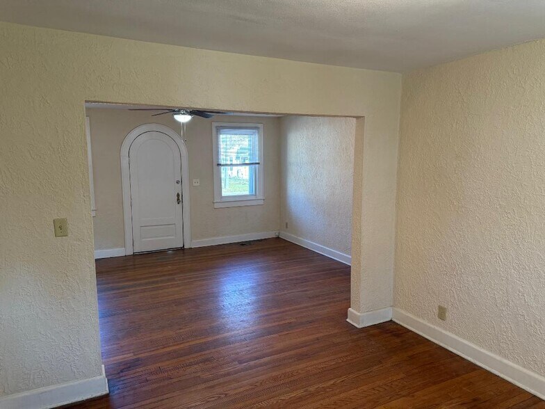 view from dining into family room - 1533 McNeal Ave