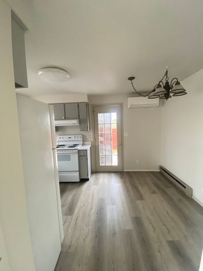 Building Photo - Beautifully Remodeled 3-Bedroom Home with Fenced Yard & Covered Parking