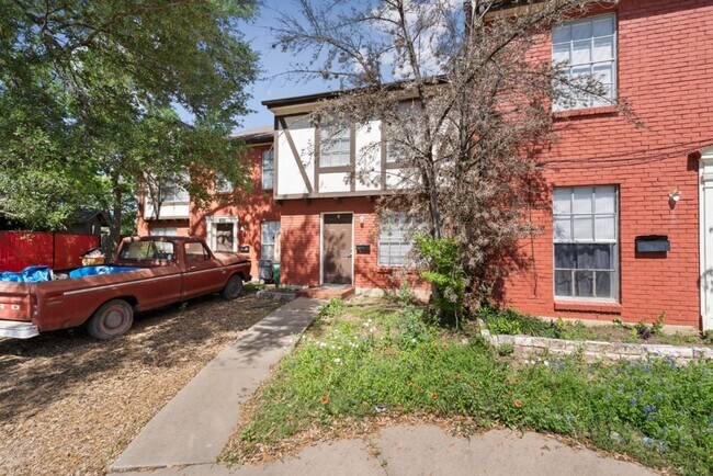 Building Photo - 5800 Belmoor Dr