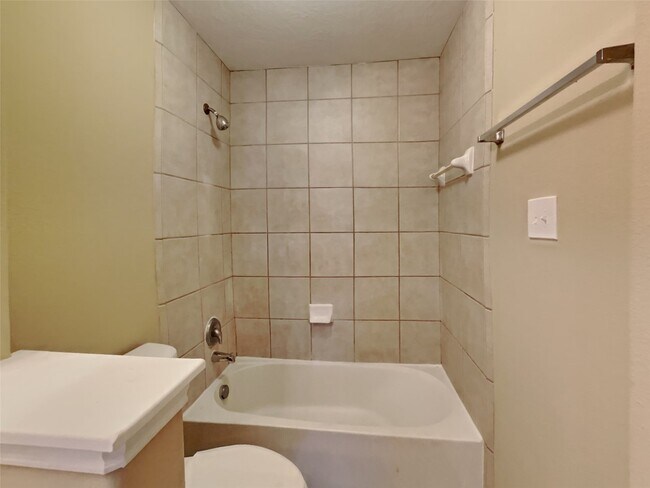 Building Photo - 18250 Eton Ridge Ct