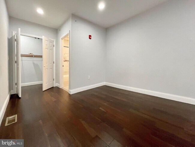 Building Photo - 136 S 11th St