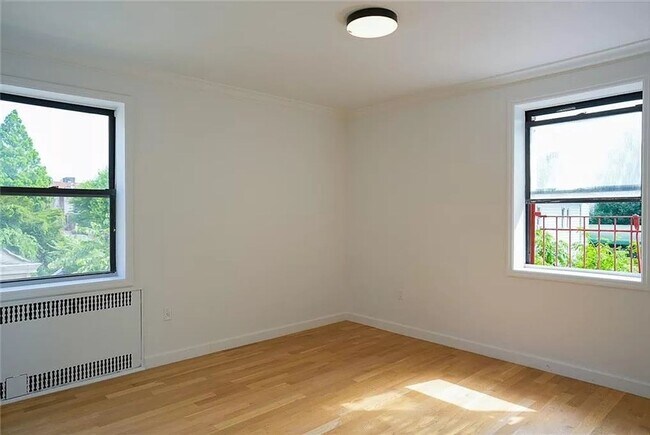 Building Photo - Renovated Spacious 1 Bedroom 1 Bathroom