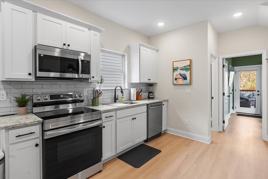 Building Photo - 323 Kelly's Ferry Pl