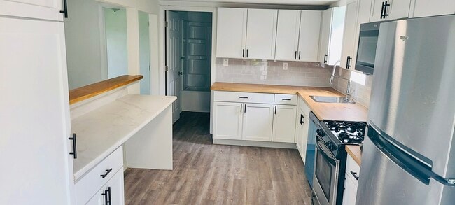 Building Photo - 402 Marquette Rd