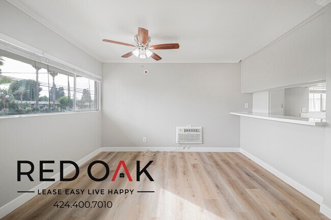 Building Photo - 15405 Vanowen St