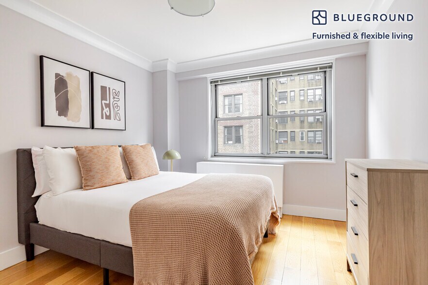 Building Photo - 50 W 97th St